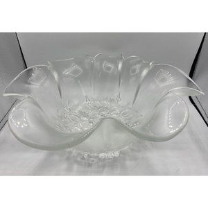Beautiful vintage floral Flower garden Molded glass bowl Etched 11 X 4 In